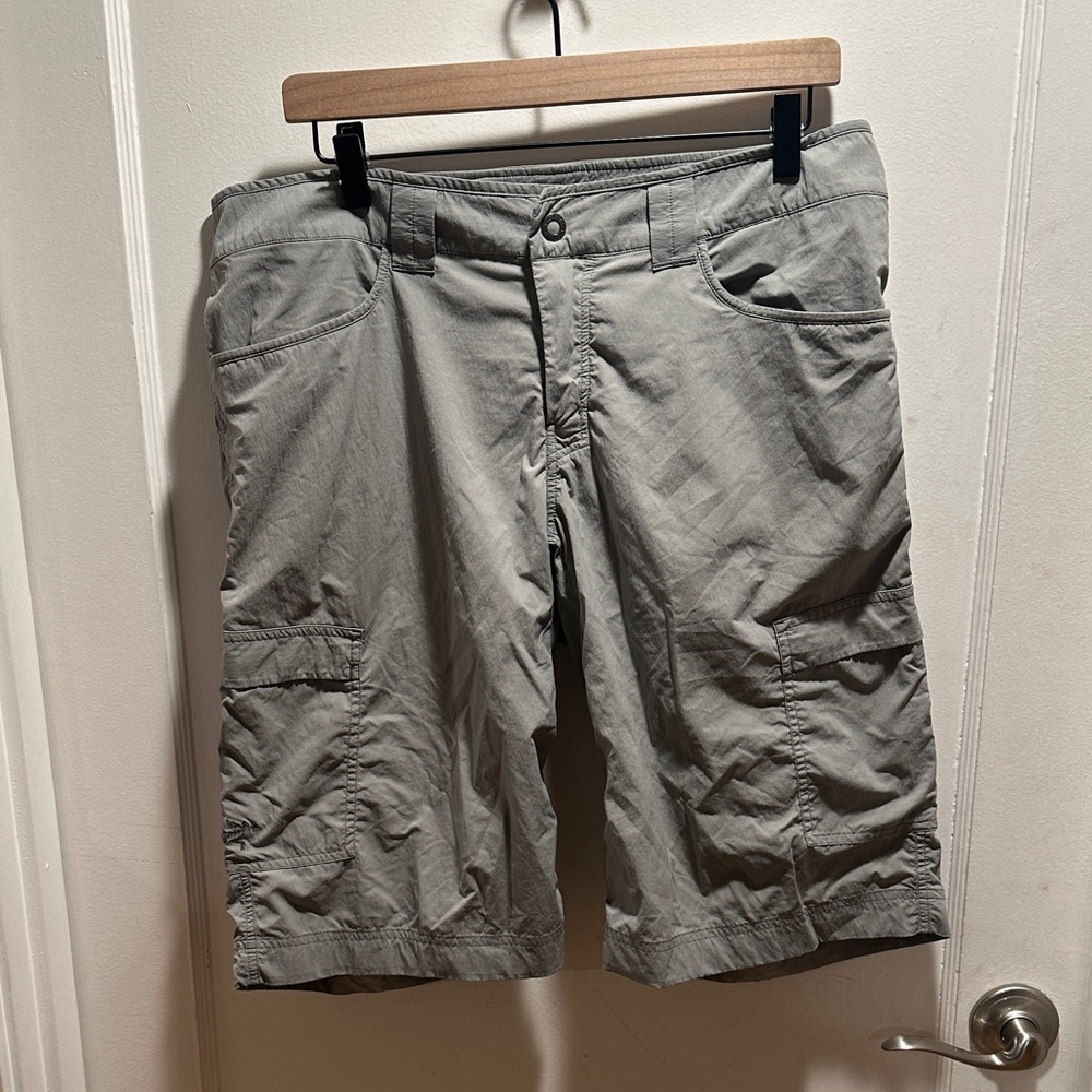Arc'teryx Men's Light Gray Cargo Shorts